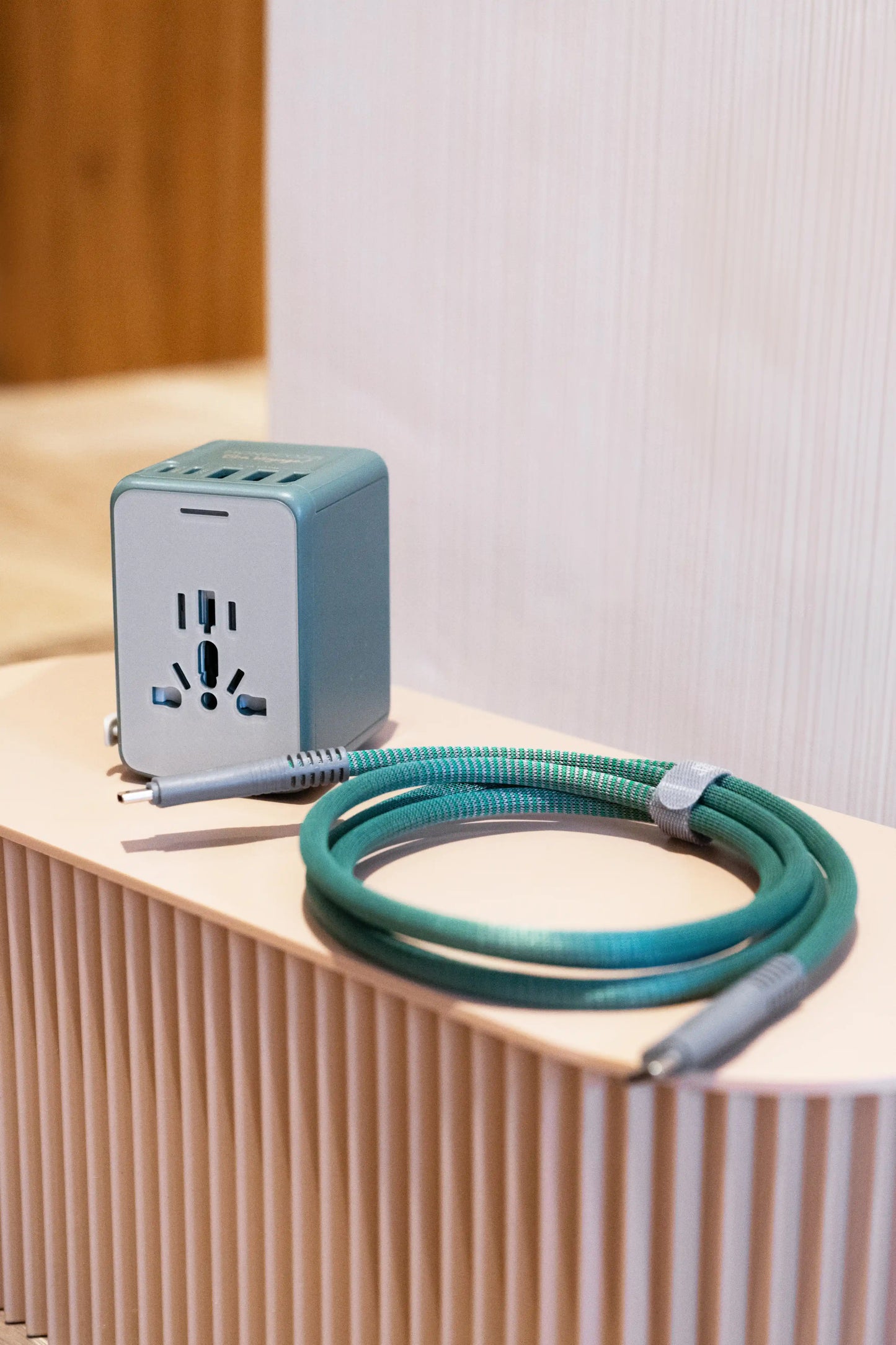 MONOCOZZI ESSENTIALS USB-IF Certified USB-C to USB-C 240W 20Gbps Braided Sync And Charge Cable 120cm (Olive)