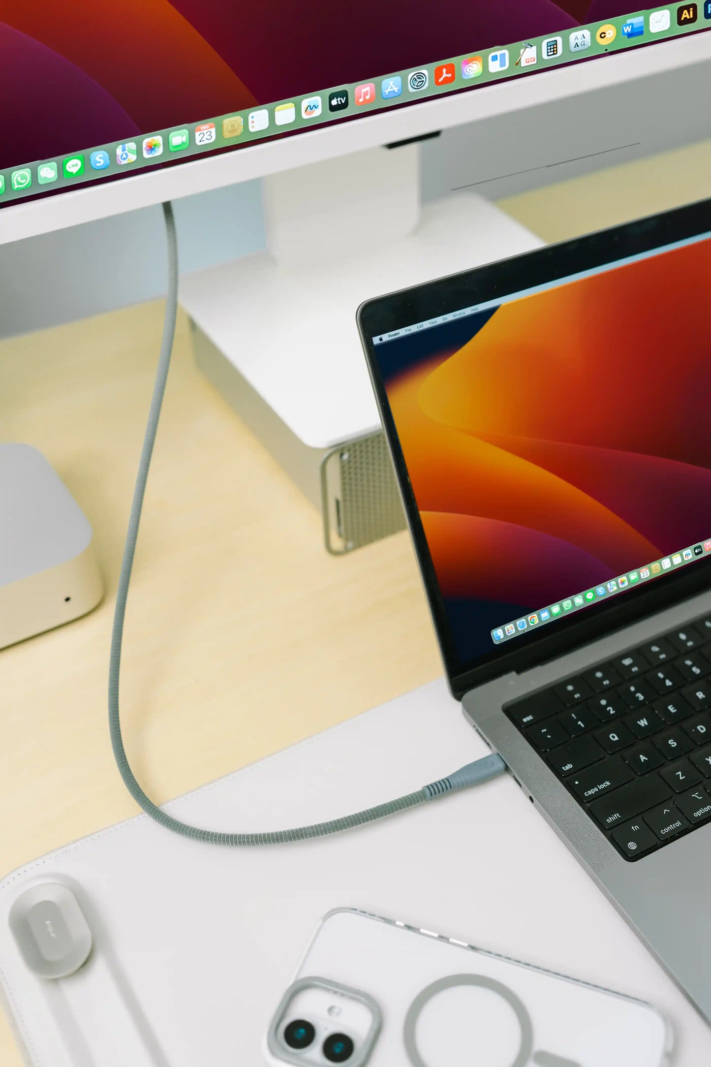 MONOCOZZI ESSENTIALS USB-IF Certified USB-C to USB-C 240W Thunderbolt 4 40Gbps Braided Sync And Charge Cable 120cm (Olive)