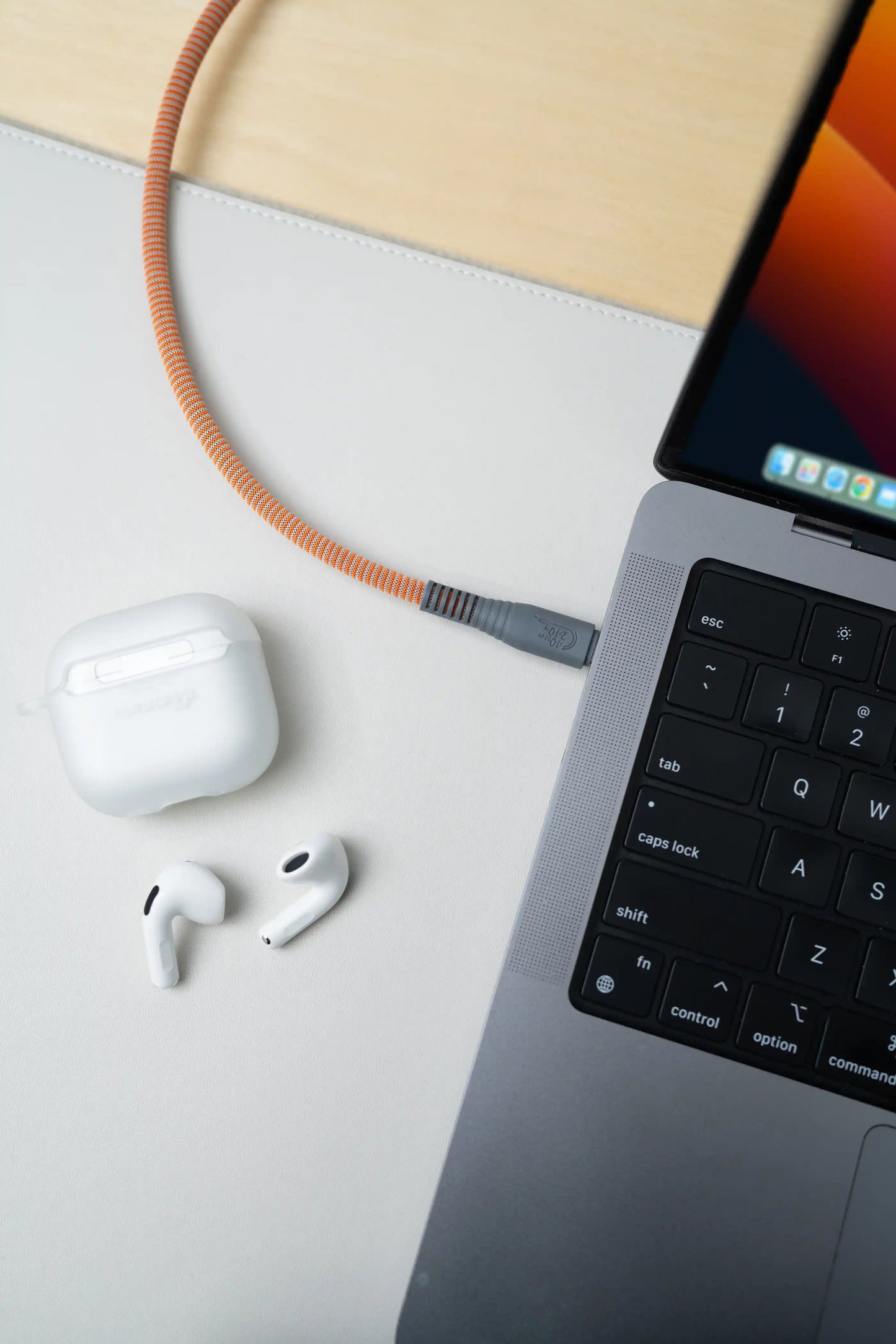 MONOCOZZI ESSENTIALS USB-IF Certified USB-C to USB-C 240W 20Gbps Braided Sync And Charge Cable 120cm (Terracotta)