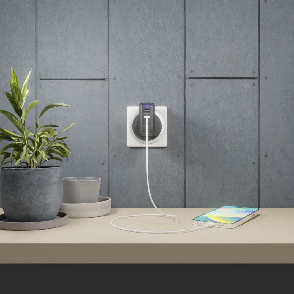 MEGIVO World Link 100W GaN Charger (Black)